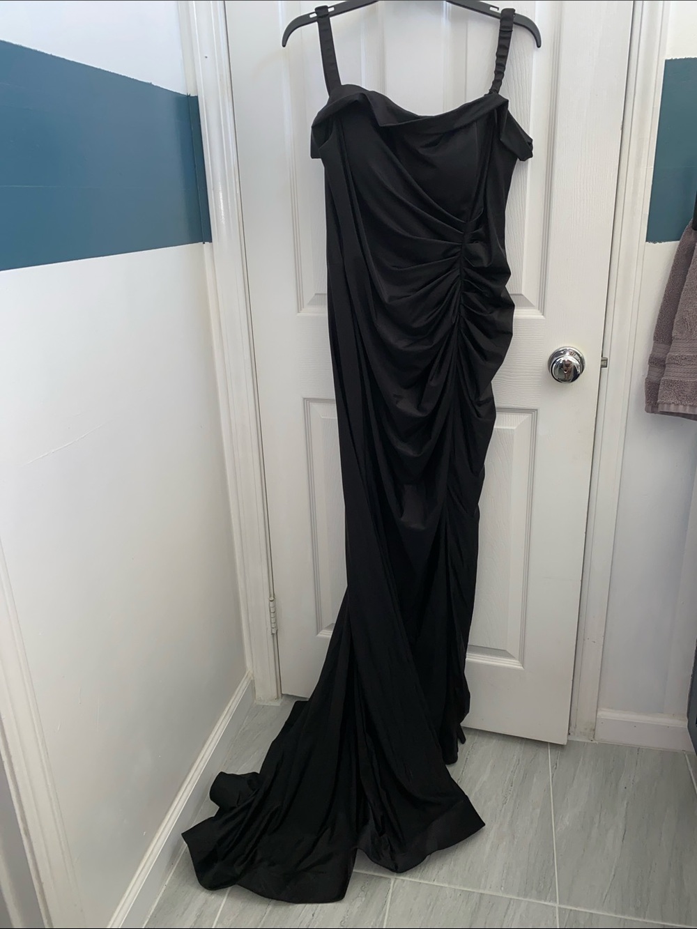 Elegant Black Ruched Evening Gown - Women Dresses